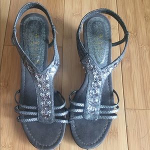 Silver Wedges with Crystal Design